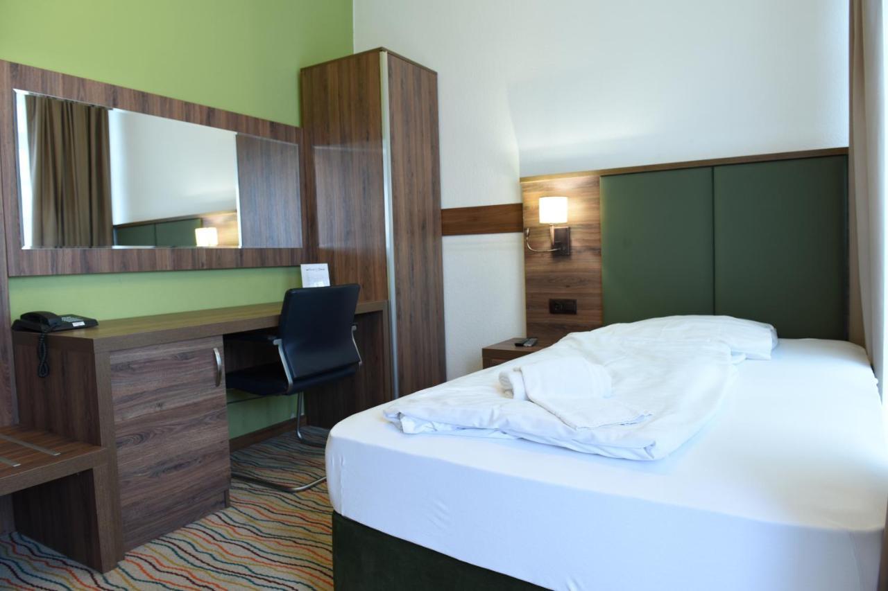 Hotel Olive Inn อาชาฟเฟนบวร์ก ภายนอก รูปภาพ